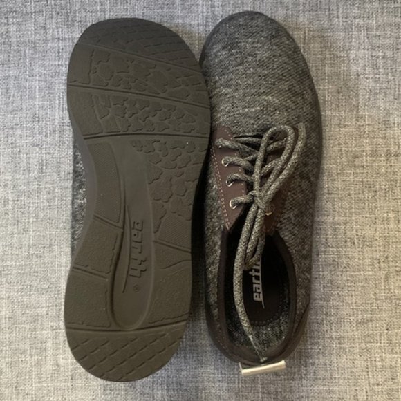 earth boomer sneaker